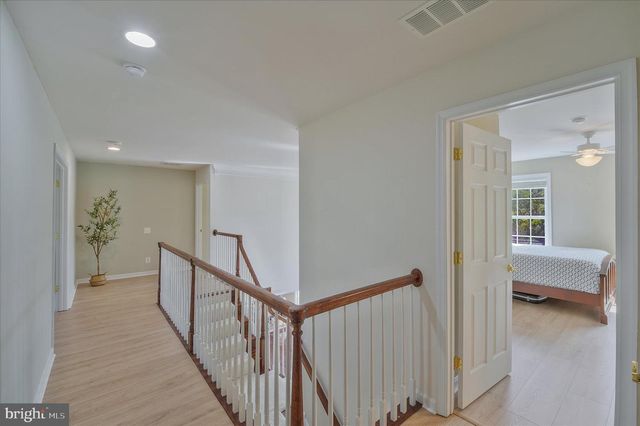 43820 CHURCHILL GLEN DR, Chantilly, VA 20152