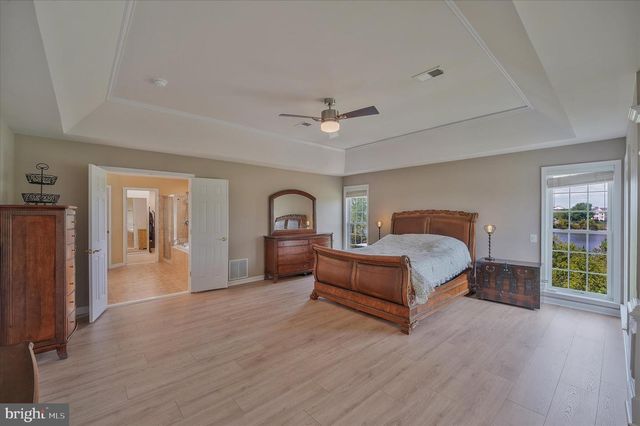 43820 CHURCHILL GLEN DR, Chantilly, VA 20152