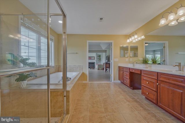 43820 CHURCHILL GLEN DR, Chantilly, VA 20152
