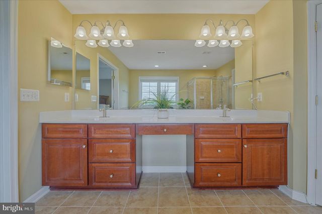 43820 CHURCHILL GLEN DR, Chantilly, VA 20152