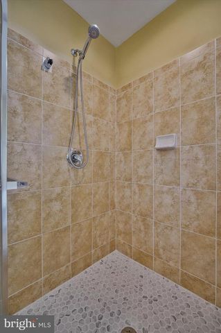 43820 CHURCHILL GLEN DR, Chantilly, VA 20152