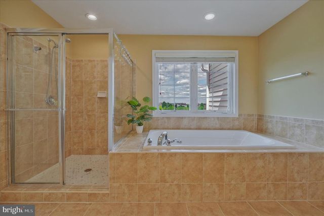 43820 CHURCHILL GLEN DR, Chantilly, VA 20152