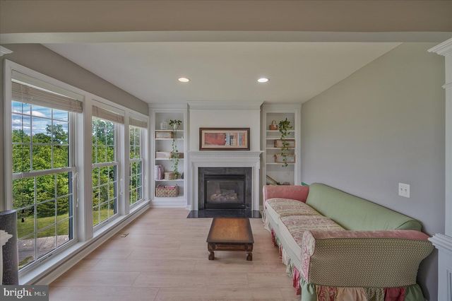 43820 CHURCHILL GLEN DR, Chantilly, VA 20152