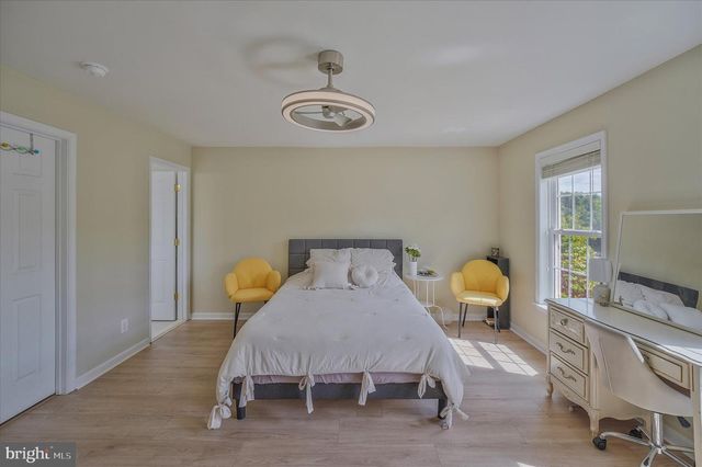 43820 CHURCHILL GLEN DR, Chantilly, VA 20152