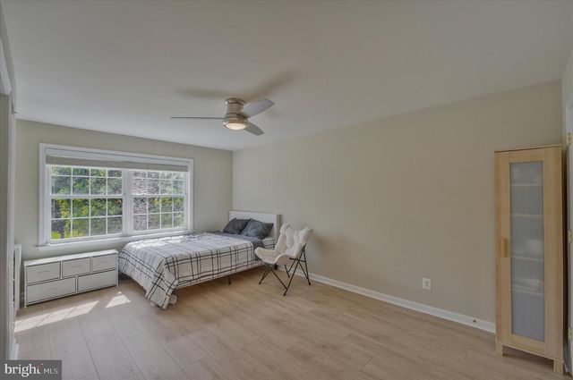 43820 CHURCHILL GLEN DR, Chantilly, VA 20152