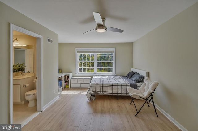 43820 CHURCHILL GLEN DR, Chantilly, VA 20152