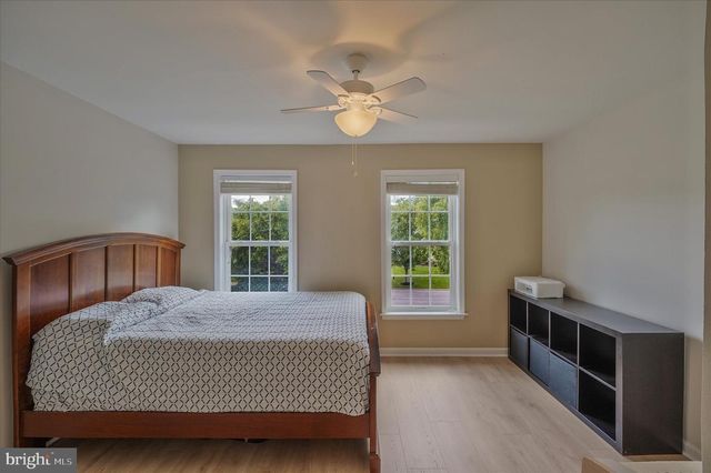 43820 CHURCHILL GLEN DR, Chantilly, VA 20152