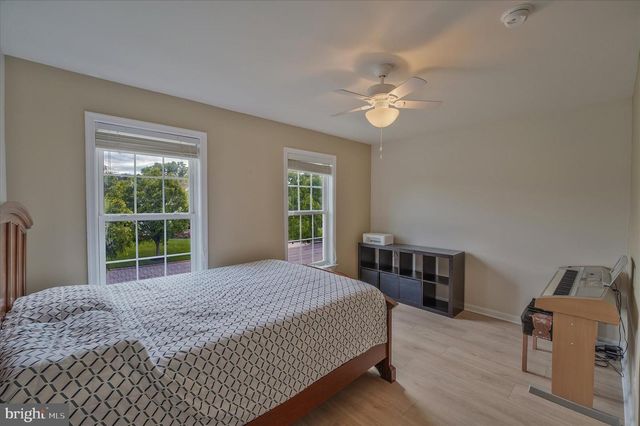 43820 CHURCHILL GLEN DR, Chantilly, VA 20152