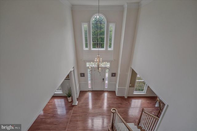 43820 CHURCHILL GLEN DR, Chantilly, VA 20152