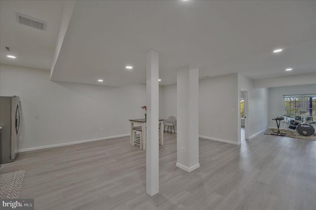 43820 CHURCHILL GLEN DR, Chantilly, VA 20152