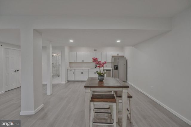 43820 CHURCHILL GLEN DR, Chantilly, VA 20152