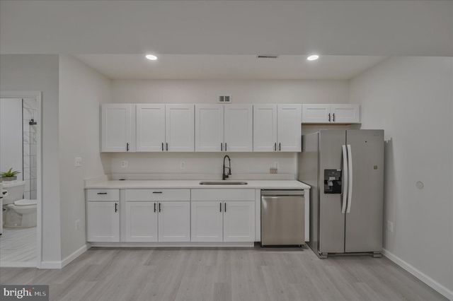 43820 CHURCHILL GLEN DR, Chantilly, VA 20152
