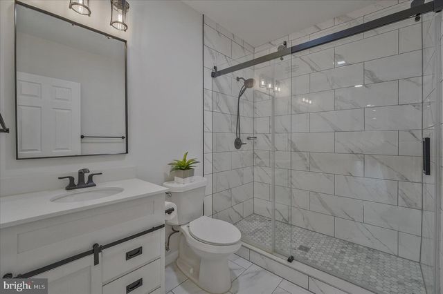 43820 CHURCHILL GLEN DR, Chantilly, VA 20152