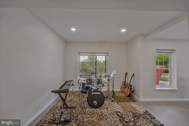 43820 CHURCHILL GLEN DR, Chantilly, VA 20152