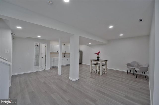 43820 CHURCHILL GLEN DR, Chantilly, VA 20152