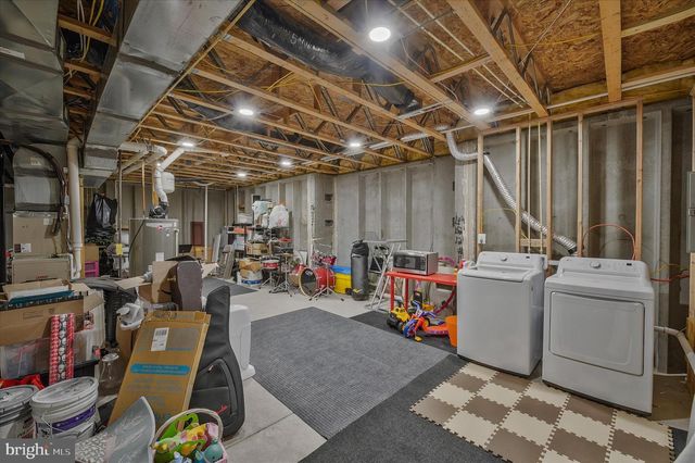 43820 CHURCHILL GLEN DR, Chantilly, VA 20152