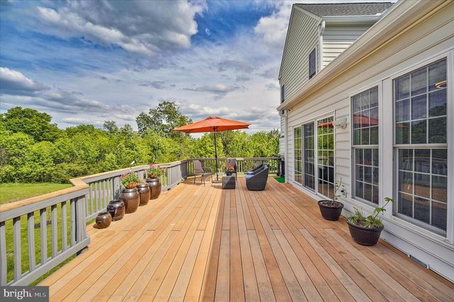 43820 CHURCHILL GLEN DR, Chantilly, VA 20152