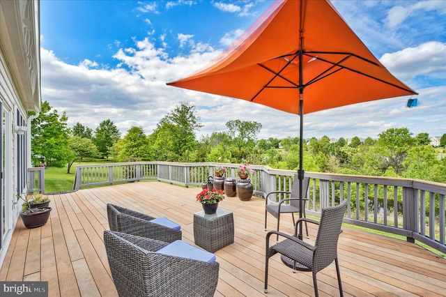 43820 CHURCHILL GLEN DR, Chantilly, VA 20152