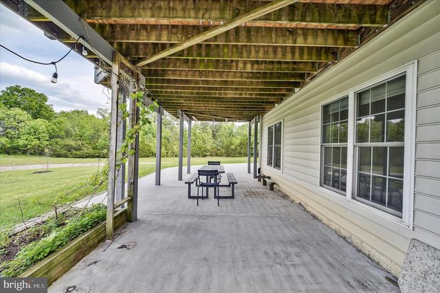 43820 CHURCHILL GLEN DR, Chantilly, VA 20152