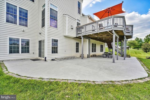 43820 CHURCHILL GLEN DR, Chantilly, VA 20152