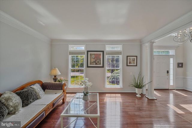 43820 CHURCHILL GLEN DR, Chantilly, VA 20152