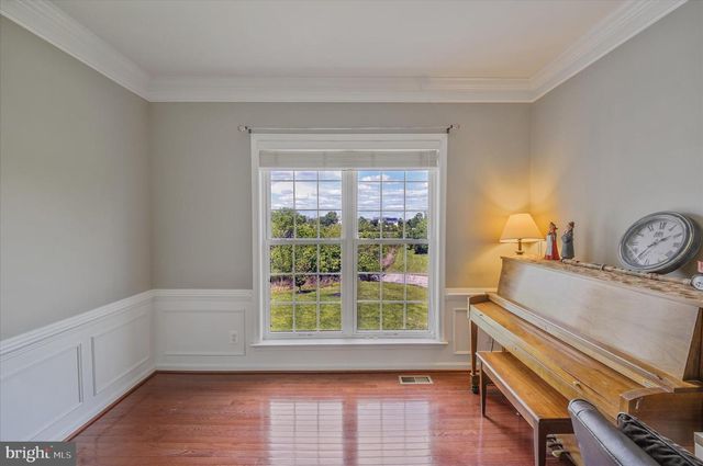 43820 CHURCHILL GLEN DR, Chantilly, VA 20152