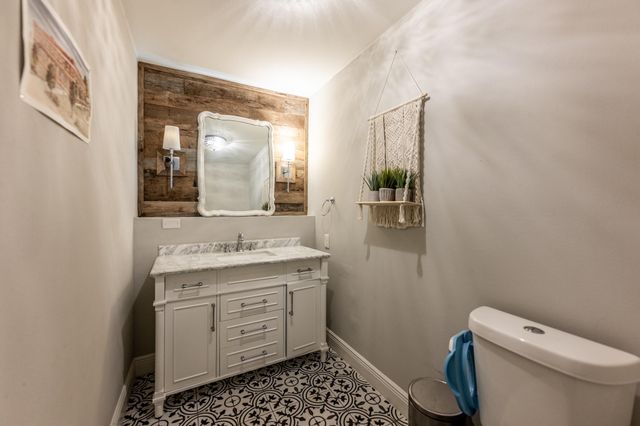 2120 Avenue R, Huntsville, TX 77340