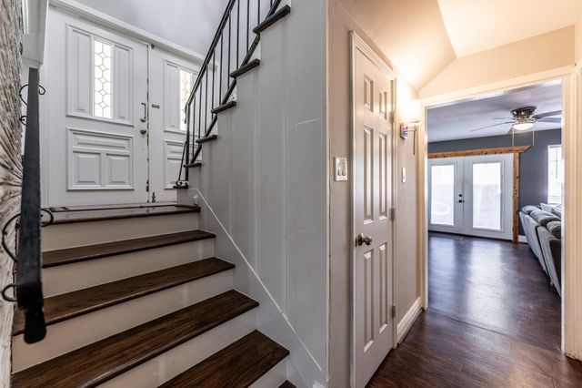 2120 Avenue R, Huntsville, TX 77340