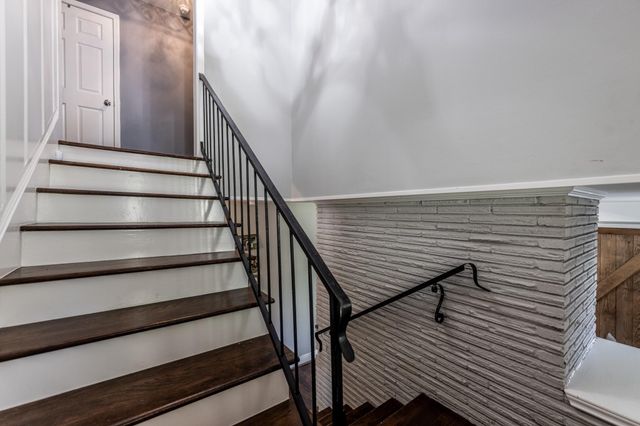 2120 Avenue R, Huntsville, TX 77340