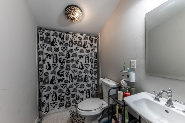 2120 Avenue R, Huntsville, TX 77340