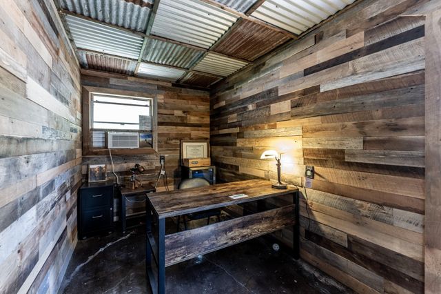 2120 Avenue R, Huntsville, TX 77340