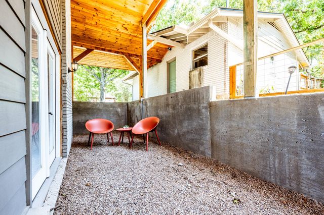 2120 Avenue R, Huntsville, TX 77340