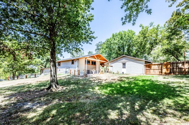 2120 Avenue R, Huntsville, TX 77340
