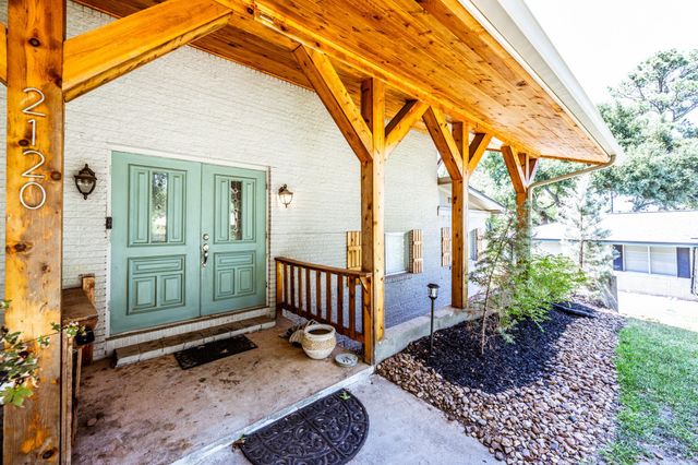 2120 Avenue R, Huntsville, TX 77340