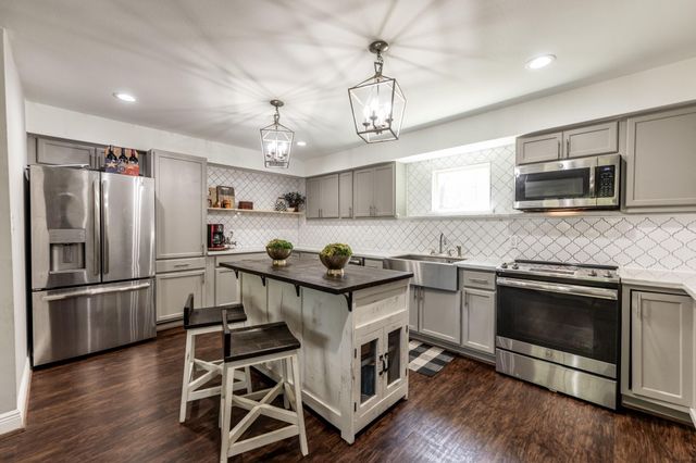 2120 Avenue R, Huntsville, TX 77340