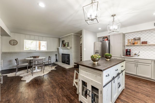 2120 Avenue R, Huntsville, TX 77340