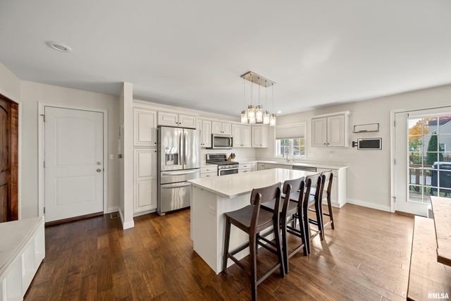 300 2ND Avenue, Hampton, IL 61256