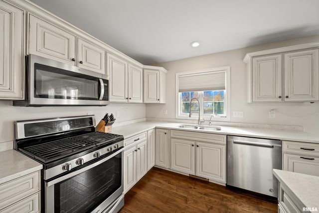 300 2ND Avenue, Hampton, IL 61256