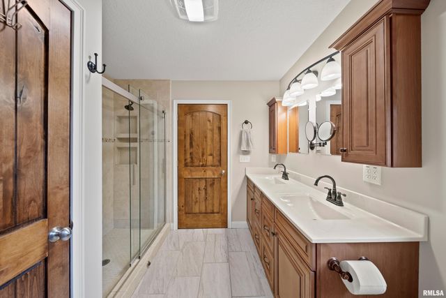 300 2ND Avenue, Hampton, IL 61256