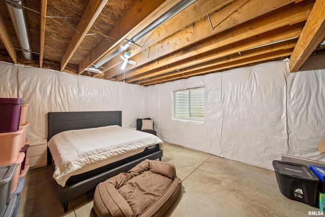 300 2ND Avenue, Hampton, IL 61256