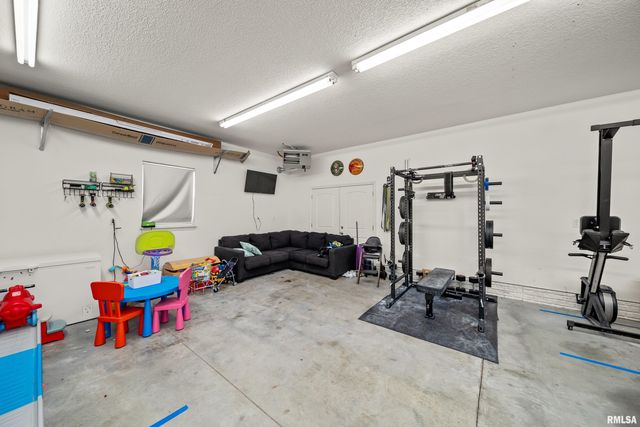 300 2ND Avenue, Hampton, IL 61256