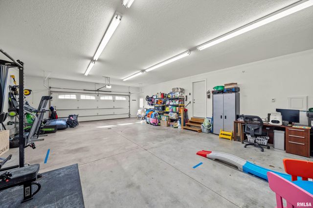 300 2ND Avenue, Hampton, IL 61256