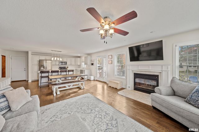 300 2ND Avenue, Hampton, IL 61256