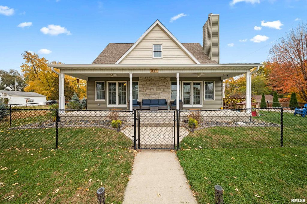 300 2ND Avenue, Hampton, IL 61256