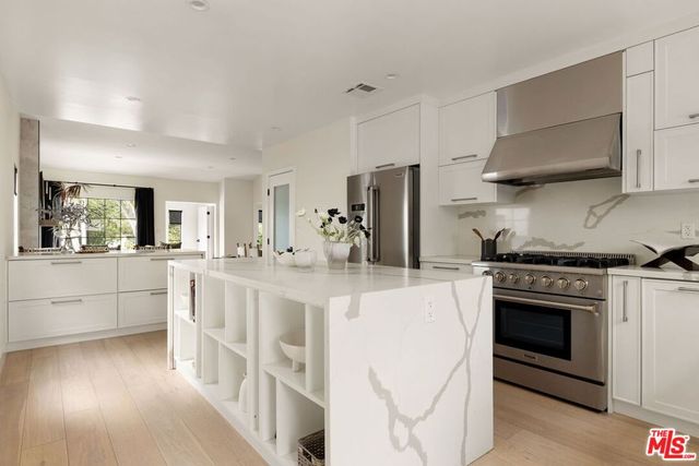 9031 Elevado Street, West Hollywood, CA 90069