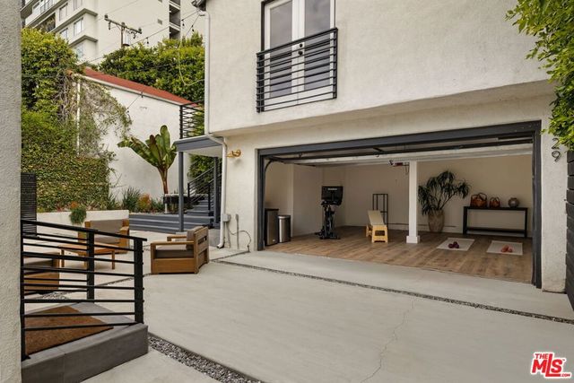 9031 Elevado Street, West Hollywood, CA 90069