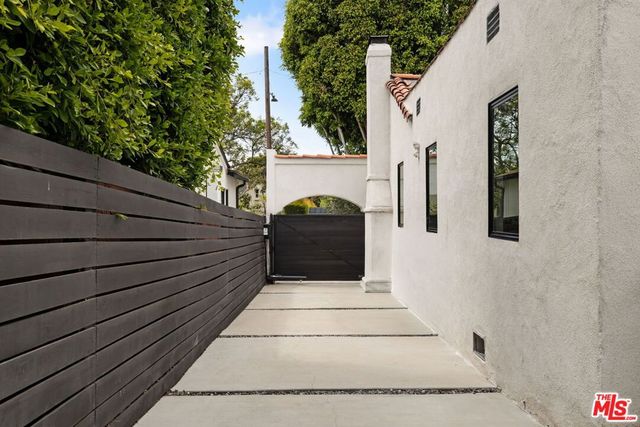9031 Elevado Street, West Hollywood, CA 90069