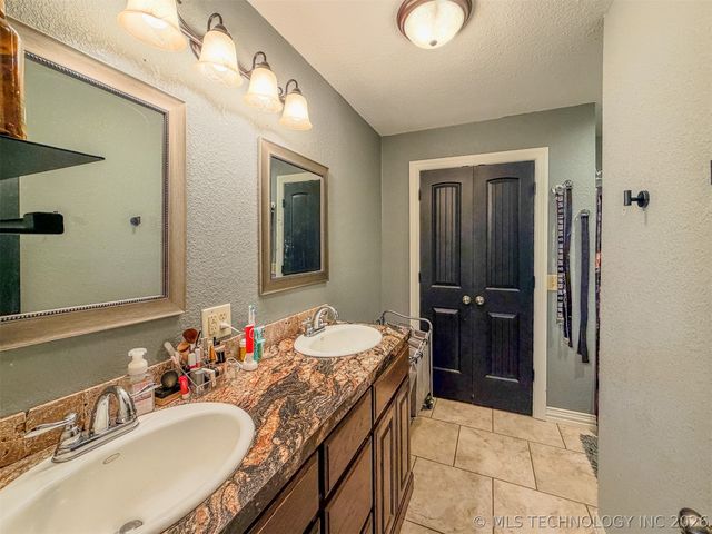 21887 Coffee Hollow Road, Tahlequah, OK 74464