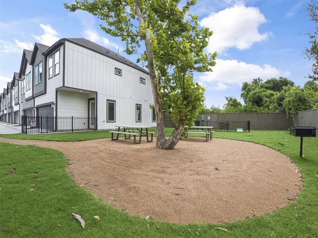 2410 Vaughn Street E, Houston, TX 77093