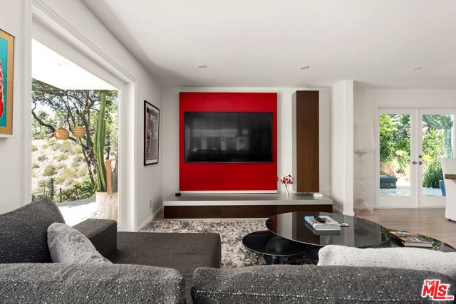 8020 Zeus Drive, Los Angeles, CA 90046